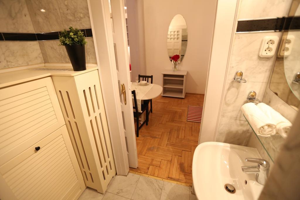 D.Five Classic Luxury Apartment Budapest Exterior photo